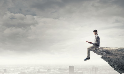 河南省鹤壁山城区到山东日照坐 小轿车有多少公里-